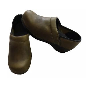 SANTIA Women’s size EUR 37 NURSING CLOGS